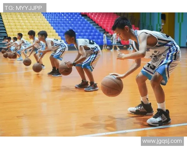 篮球运动员在赛场上的成长历程与精神风貌探索